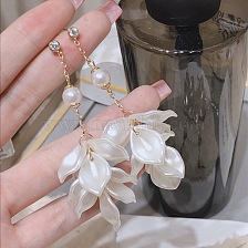 Korean luxury fashion earrings, niche personality and temperament, super immortal diamond petal tassel pearl earrings